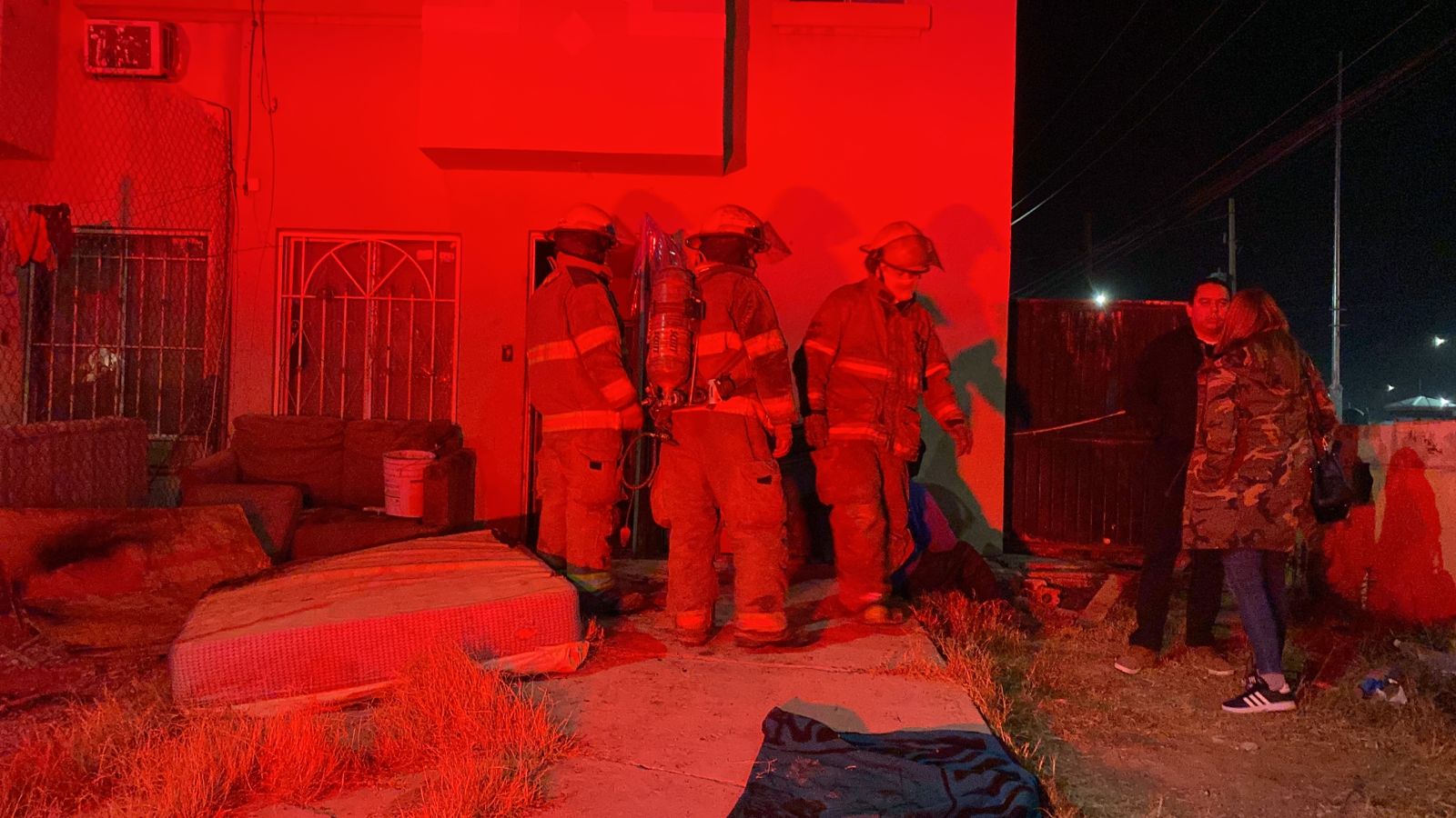 Parrilla eléctrica provoca incendio y deja a una familia en la calle