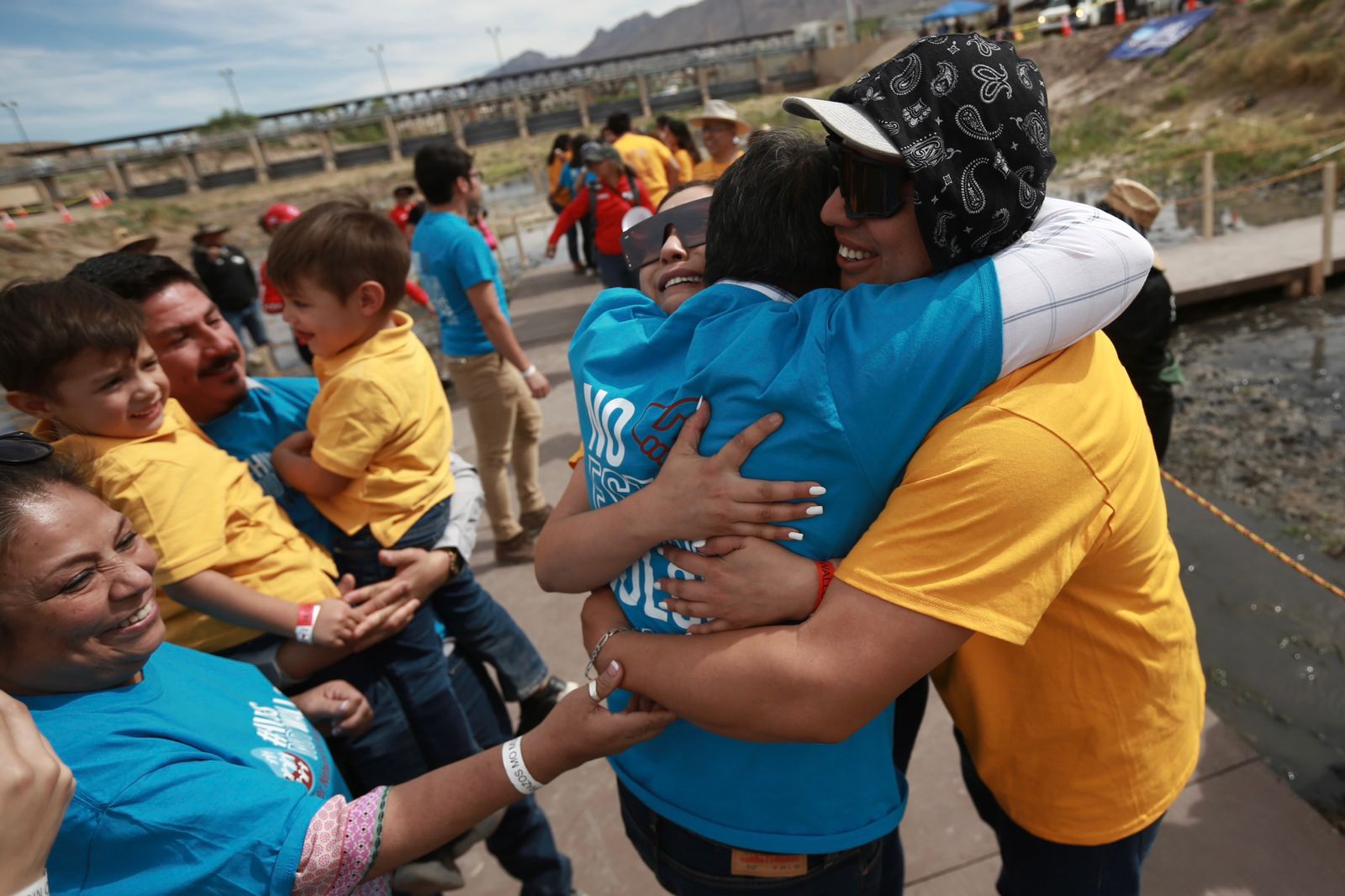 Abrazos Que Rompen Muros Cientos De Familias Se Reencuentran En Medio