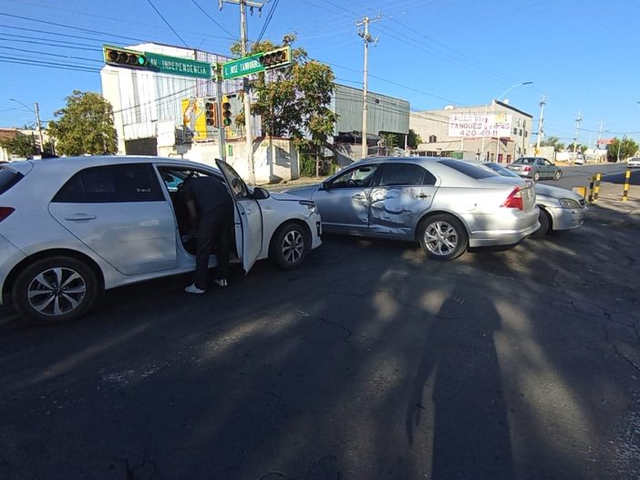 Genera Triple Choque Caos Vial En La Avenida Independencia Norte De