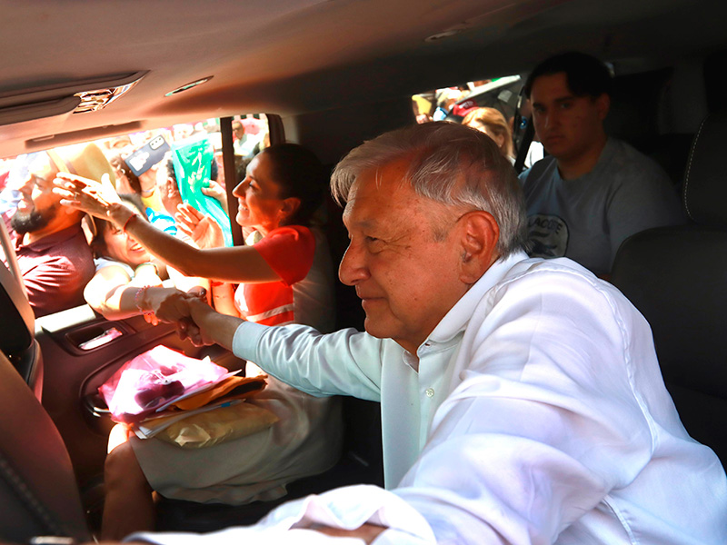 Llega AMLO y Claudia al Hospital de Especialidades en Ciudad Juárez