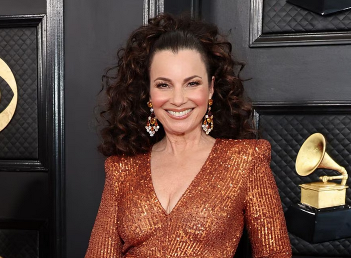 Fran Drescher, “La Niñera”, conquista con lujoso jumpsuit bronce a los