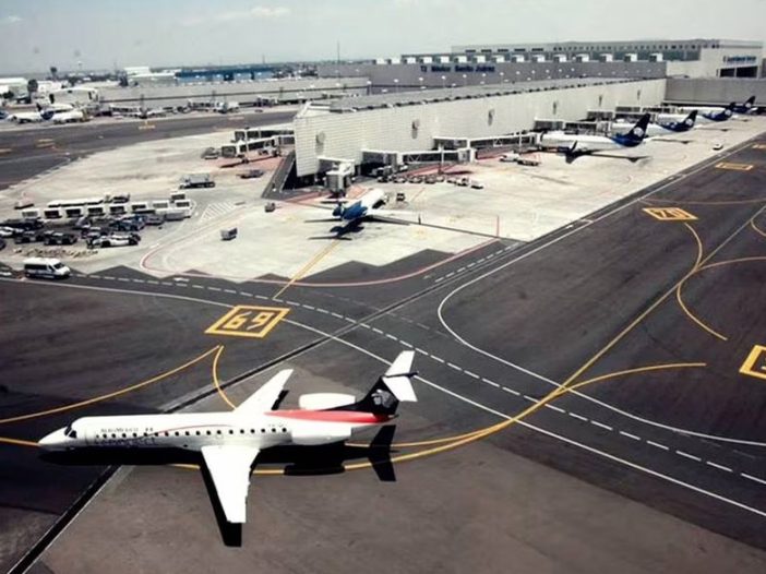 Chocan aviones en pista de rodaje del AICM Norte De Chihuahua