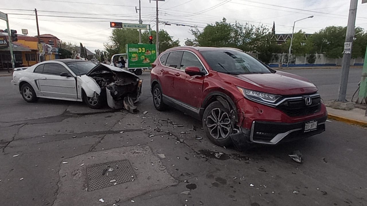 Aparatoso choque en la Agustín Melgar y Shultz Norte De Chihuahua