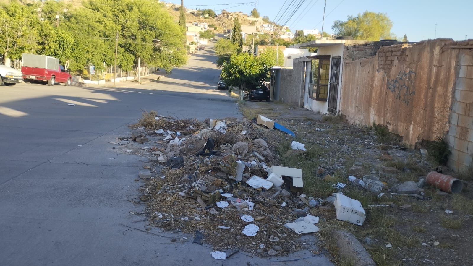 Vecinos de la San Rafael acusan que funcionario municipal tira escombro ...