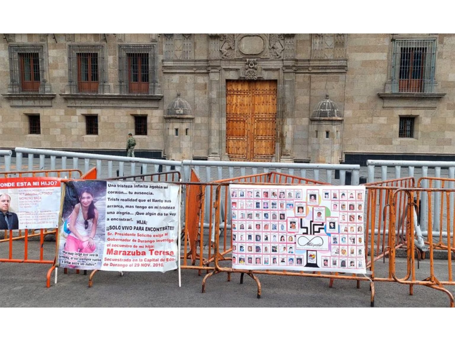 Madres Buscadoras De Centroamérica Instalan Memorial Frente A Palacio ...