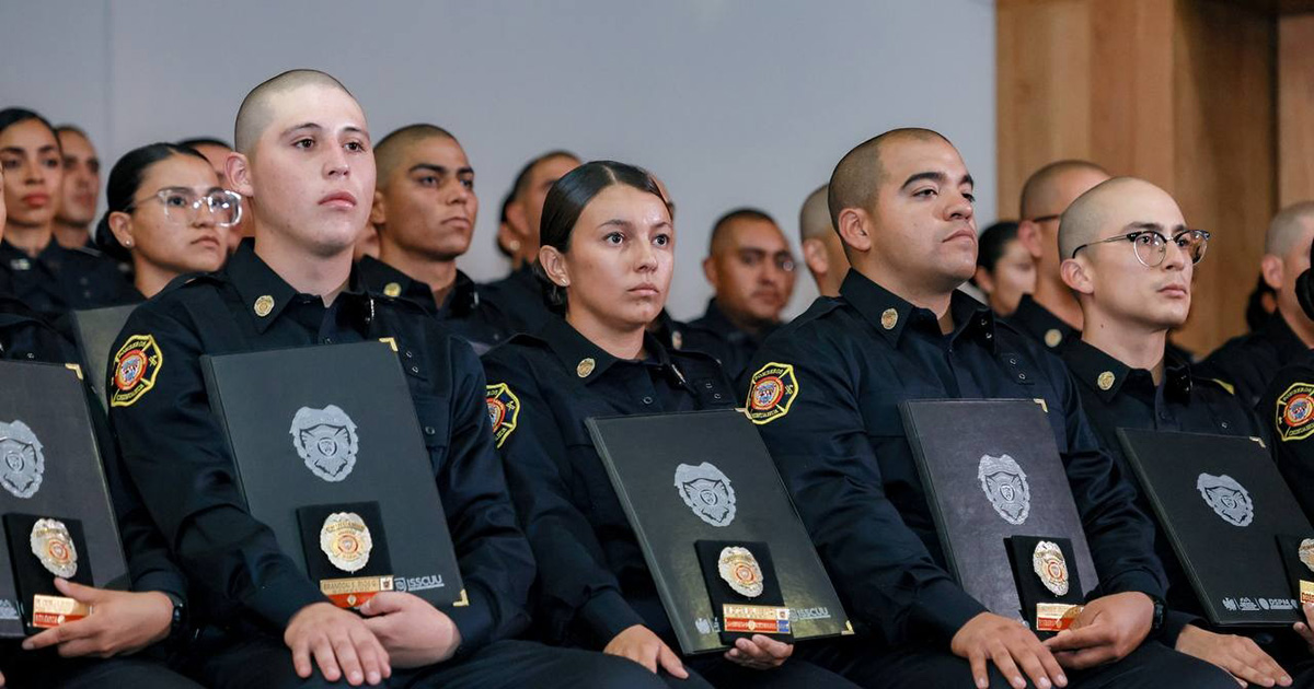 Se gradúan 129 nuevos elementos de la Policía y Bomberos en Chihuahua ...